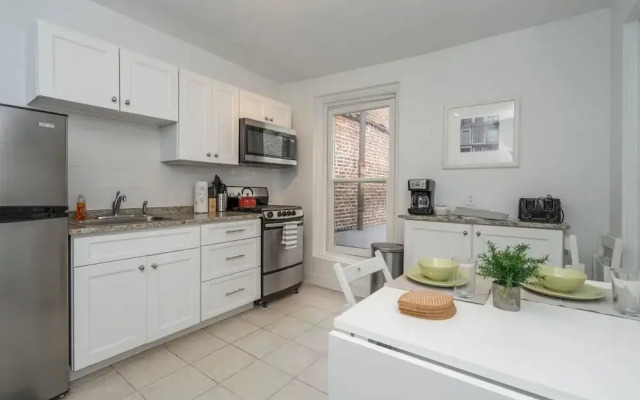City Center!!! - Gorgeous Apartment With Deck