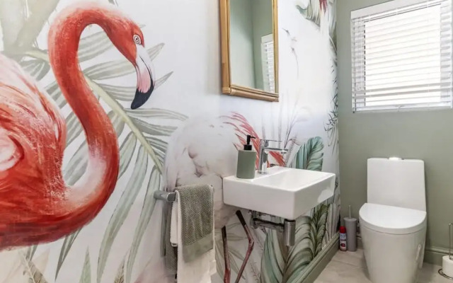 Flamingo Villa Beach Pool Luxury Solar Back Up