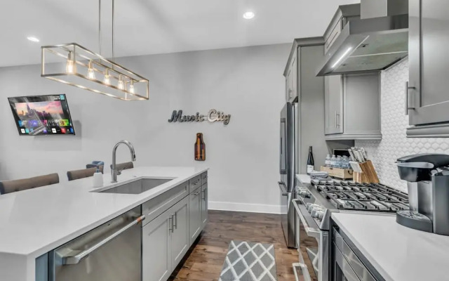 Luxury Townhome With Rooftop Deck Skyline Views