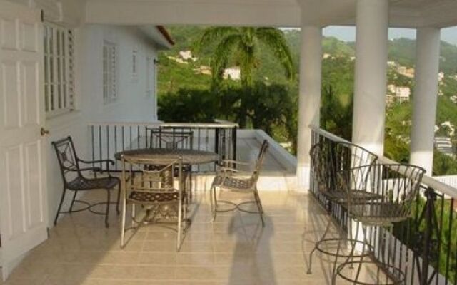 Hill Top Kingston Jamaica Bed & Breakfast