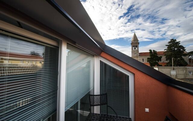 No5 Town-view Attic Studio