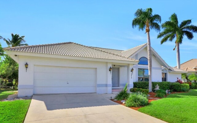 Quiet Waterfront Home With Pool, Dock and Bicycles