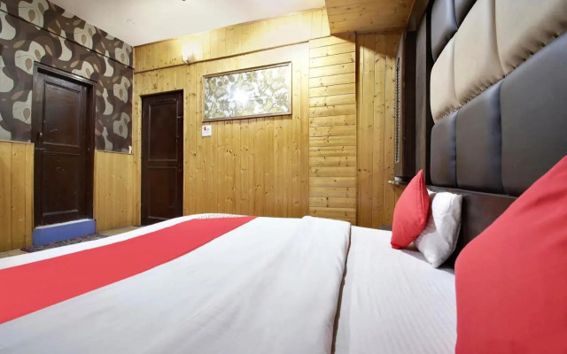 OYO 18872 Hotel Azad