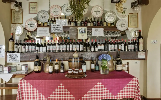 Unique Holiday Experience in Greenery near Lake