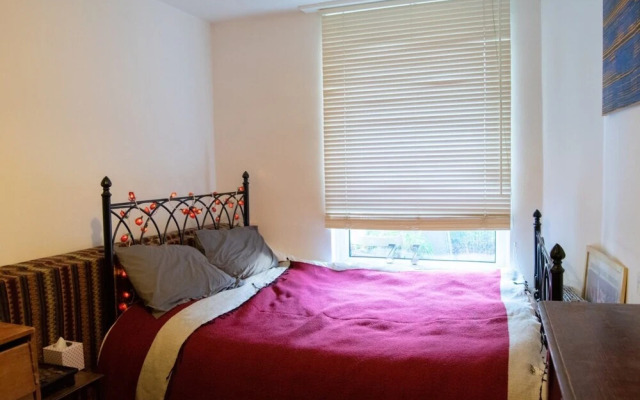 1 Bedroom Flat near DLR