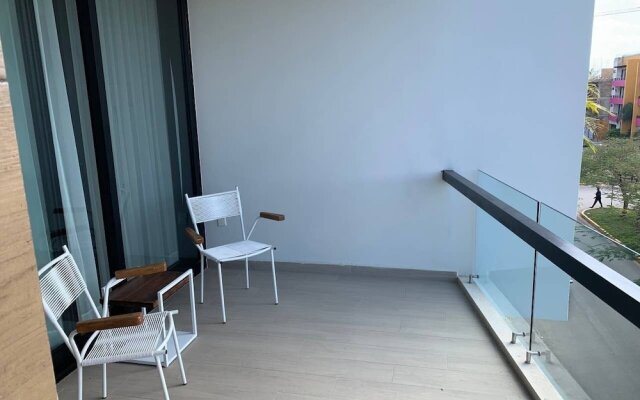 2BR With Rooftop Pool in Great Location! A/c!