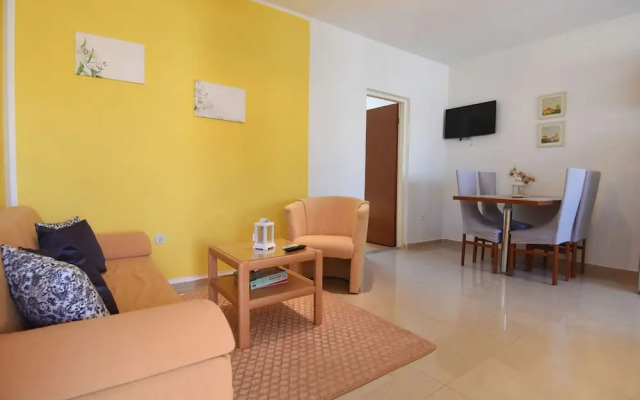 Apartment in Maslenica With Terrace