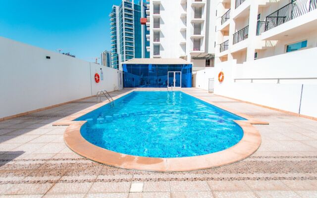 Lofty apt with panoramic view terrace