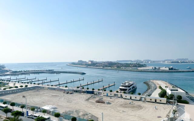 Luxurious Beach front Apt with balcony Dubai Marina