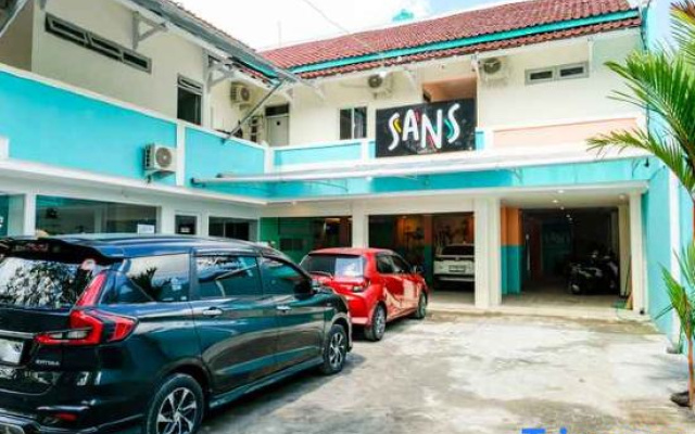 Sans Hotel Triplets Jogja Expo Center