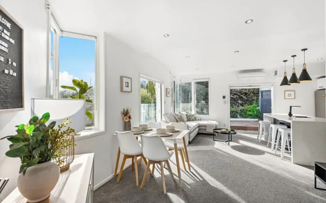 Charming 2BR Home Near City & Bay by Zodiak Stays