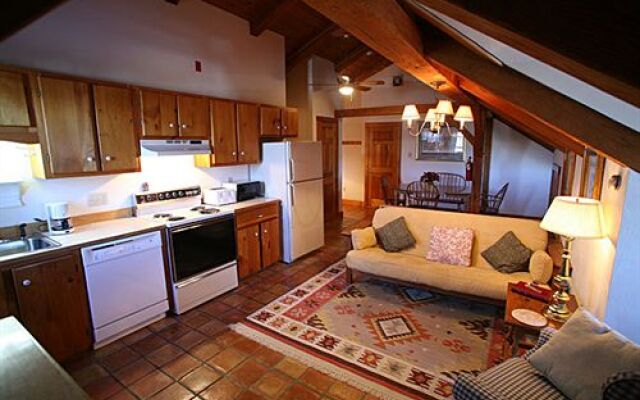 Seven Sea Street Inn