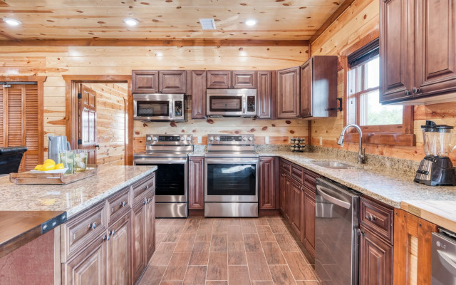 Boon by Avantstay 40-guest Luxe Smokies Retreat