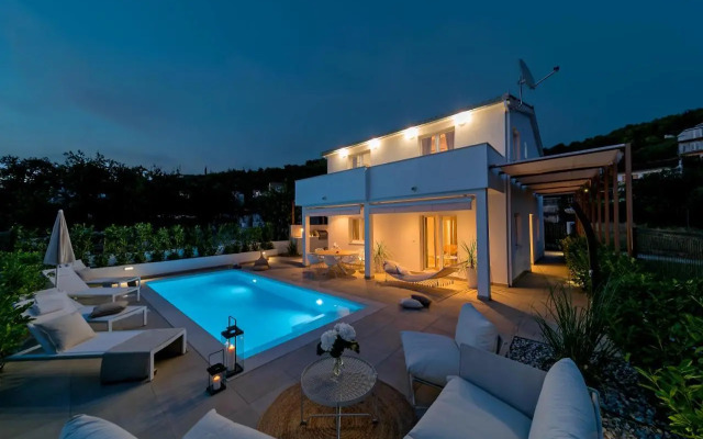 Marula holiday home - with heated pool