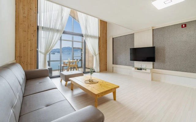 Yeosu Sunset Hostel and Pension