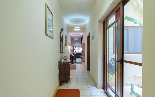 Well Located Townhouse & Courtyard Kalka