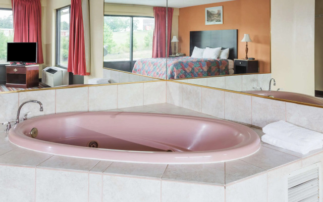 Days Inn by Wyndham Sanford