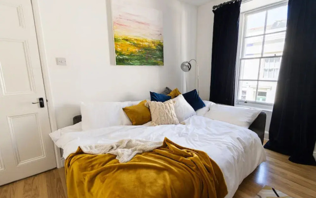 Spacious - Central 2 Bed Apartment