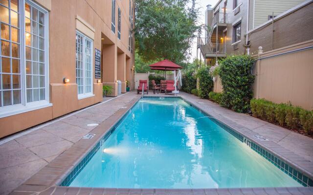 Hampton Inn New Orleans-St. Charles Ave./Garden District