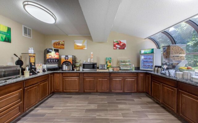 Quality Inn Airport-Near Uptown