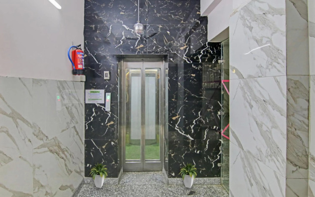 OYO Flagship 70281 Hotel Rishabh Inn