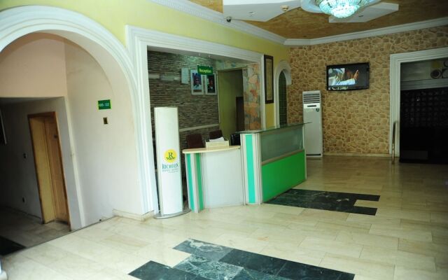 Richton Hotel & Suites