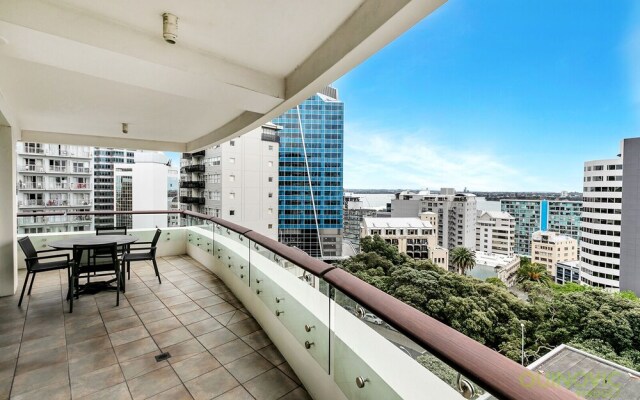 QV Central Upscale Apt in a Hotel (929)