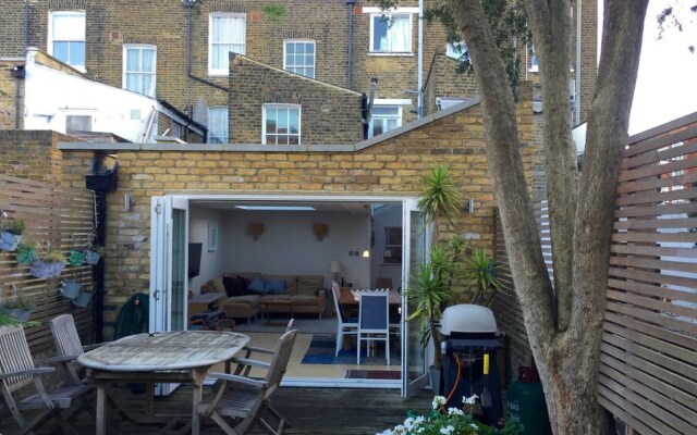 Stylish Clapham Flat with Garden