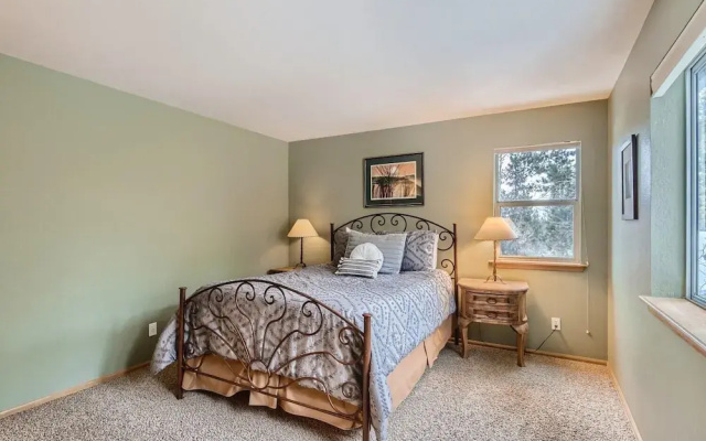 Gold Dust  660a 3 Bedroom Townhouse by RedAwning