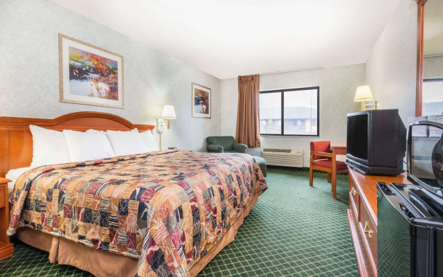 Days Inn by Wyndham Topeka