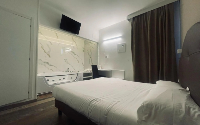 Hotel Holiday