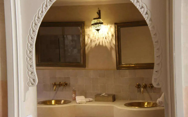 Riad Emberiza Sahari