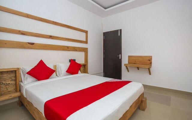 OYO 15111 Greencity Comforts