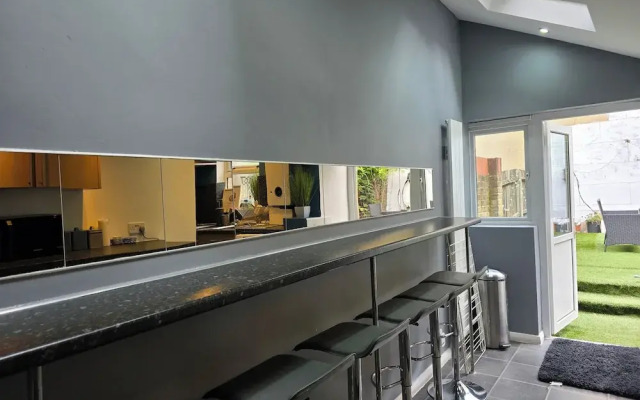 Cozy 4 Bedroom House in the Heart of Brixton