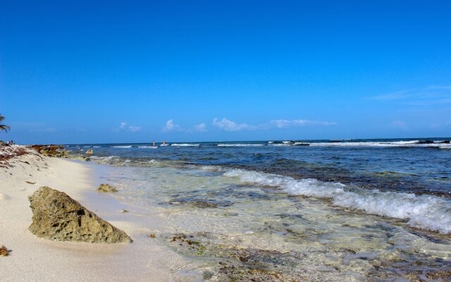 Luxury House Steps Away from Akumal Beach by Olahola