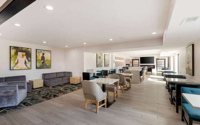 La Quinta Inn & Suites by Wyndham Des Moines West Clive