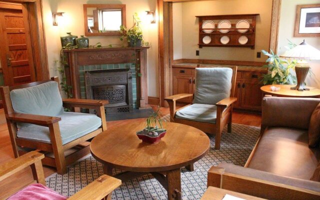 Roycroft Inn