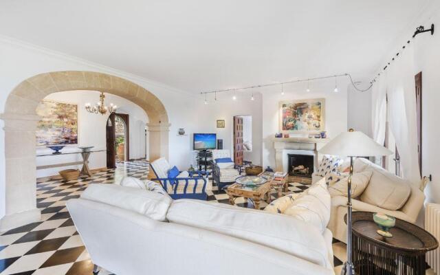 Can Punxa Dalt - Traditional Villa with Heatable Pool
