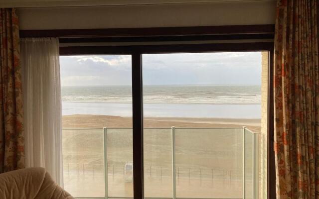 Ruim appartement met zeezicht in Westende