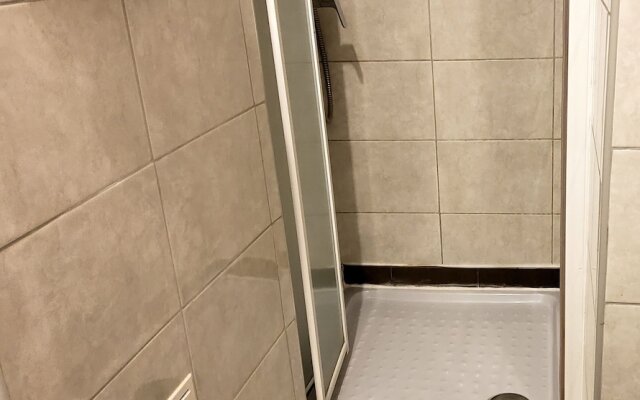 Charming Apartment 3 Sleeps 4 Guests