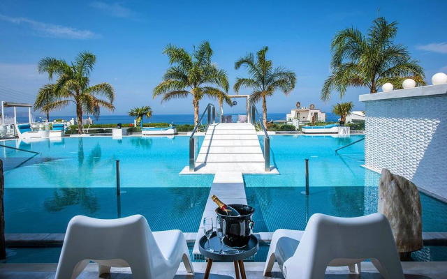 Amazing 4 bedroom villa very close to the beach