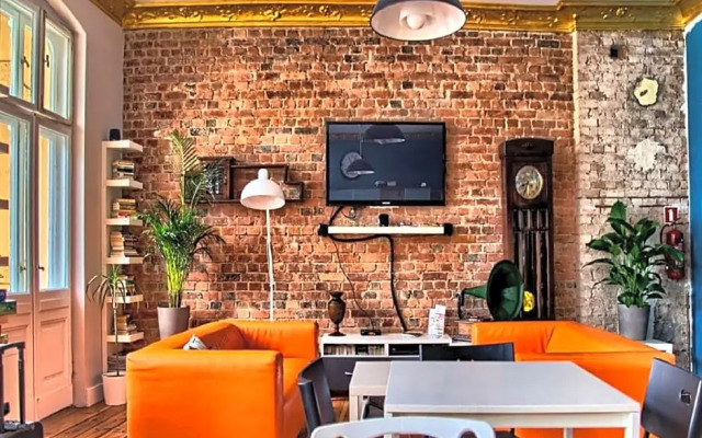 Blooms Boutique Hostel