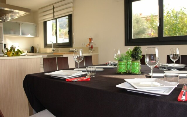 Scenic Villa in Palau Saverdera With Private Swimming Pool