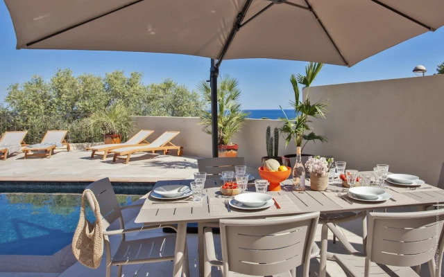 Superb Villa With Pool and sea View
