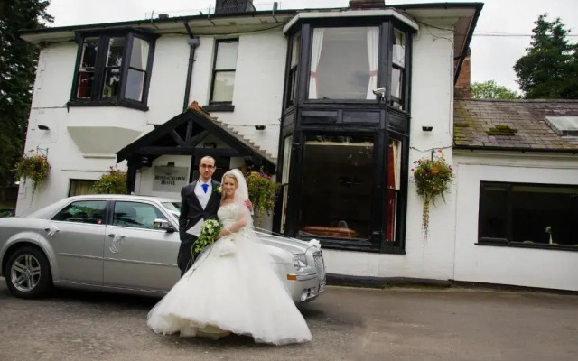 Old Rose and Crown Hotel
