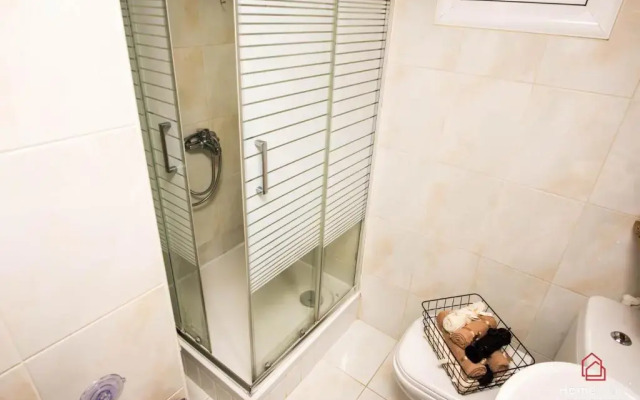 Deluxe Suite By Homebrain