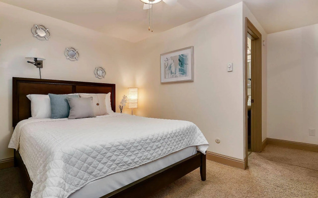 Bond Hotel and Extended Stay