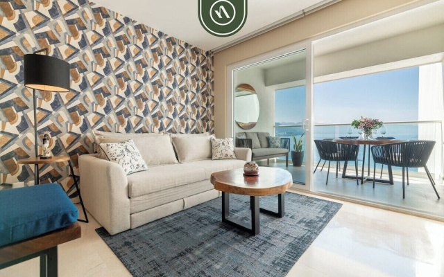 Elegant 1 BR Condo - Beachfront - Pools - King