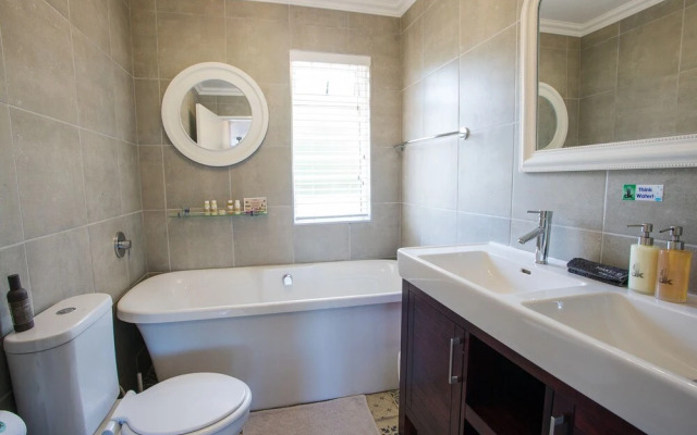 dk villas 1 Harbour View Hout Bay