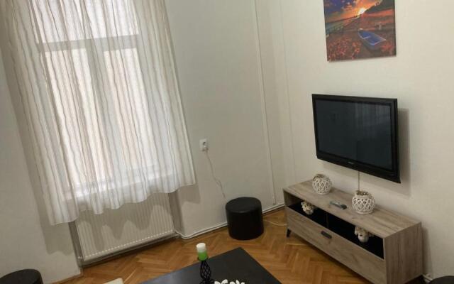 Irina Apartments